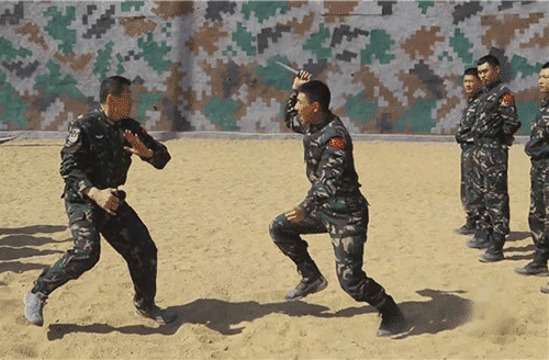  △武仲良（左）